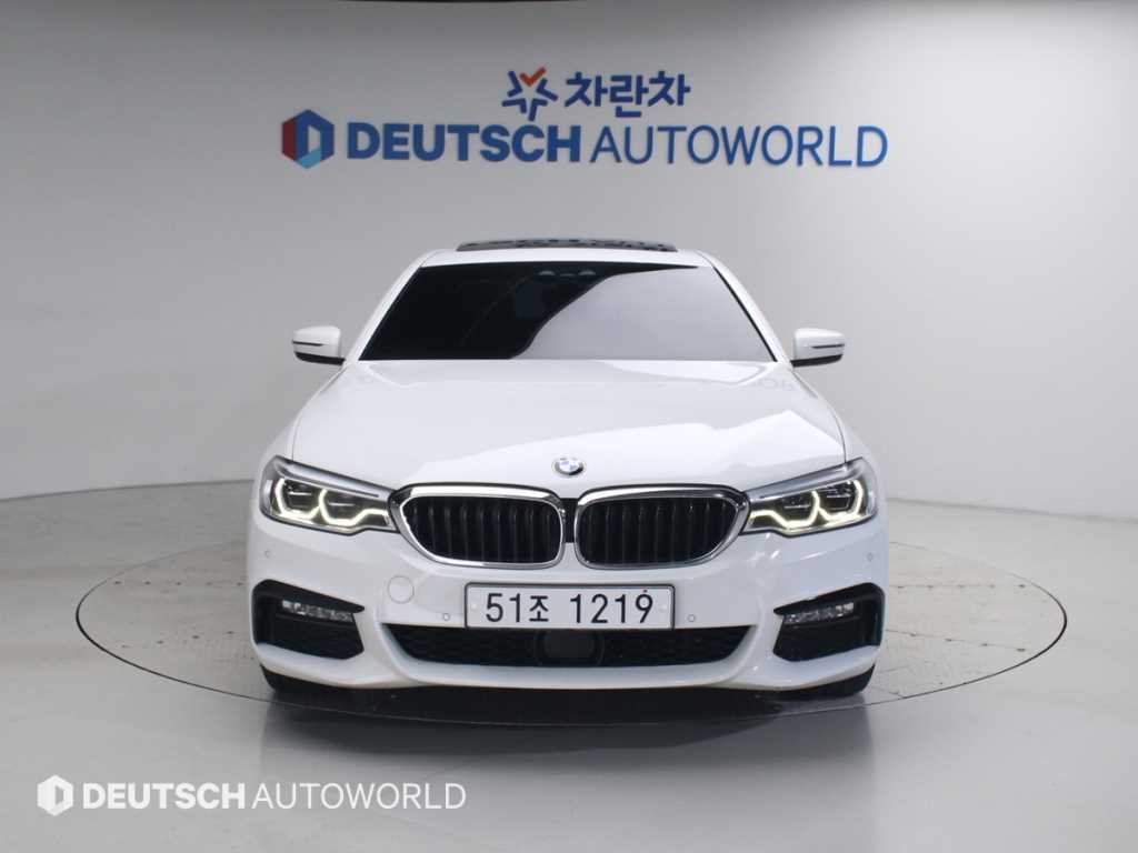 BMW 5시리즈 5시리즈 (G30) 530i xDrive M 스포츠 이미지 3