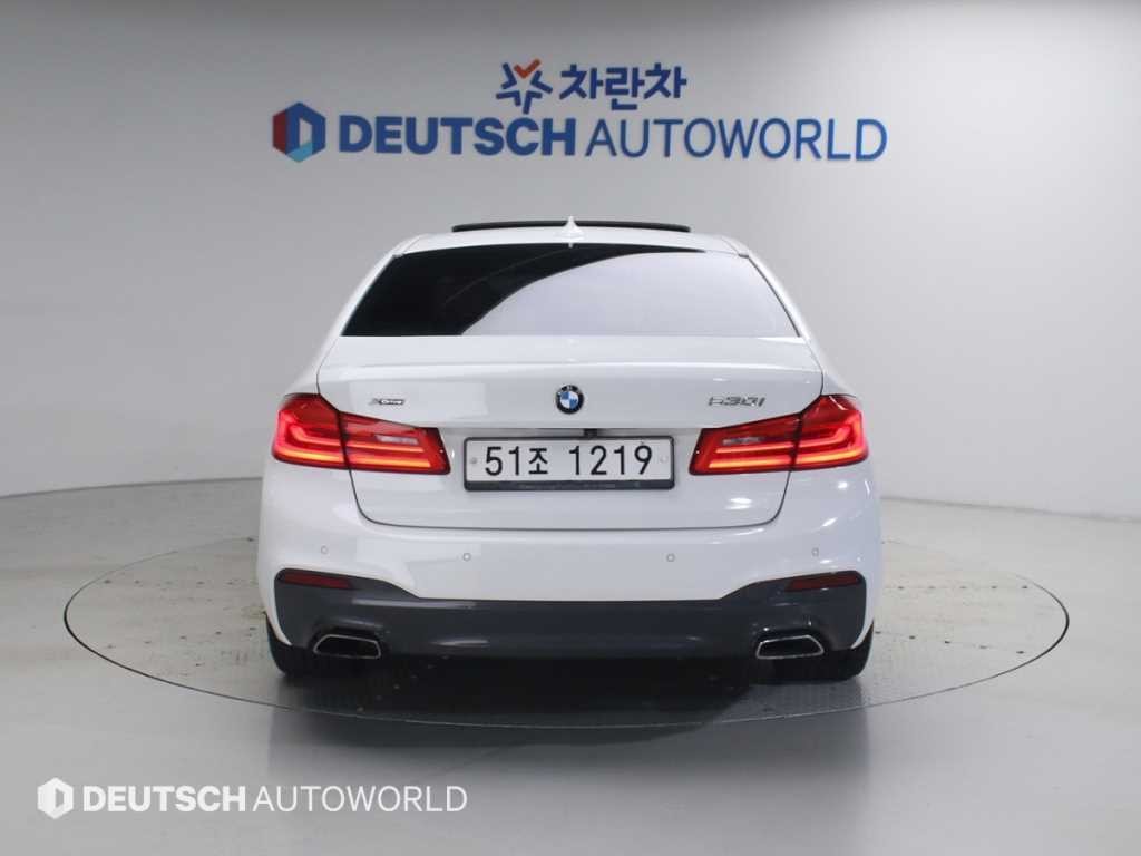 BMW 5시리즈 5시리즈 (G30) 530i xDrive M 스포츠 이미지 4