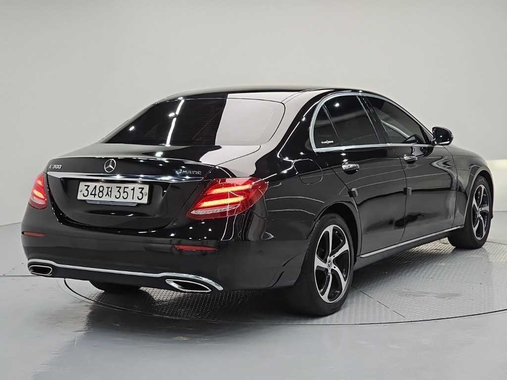 벤츠 E 클래스 E-클래스 W213 E300 4MATIC 아방가르드 이미지 4