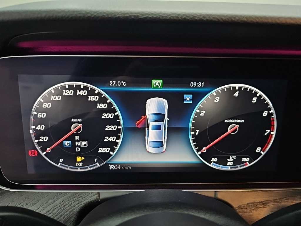 벤츠 E 클래스 E-클래스 W213 E300 4MATIC 아방가르드 이미지 6