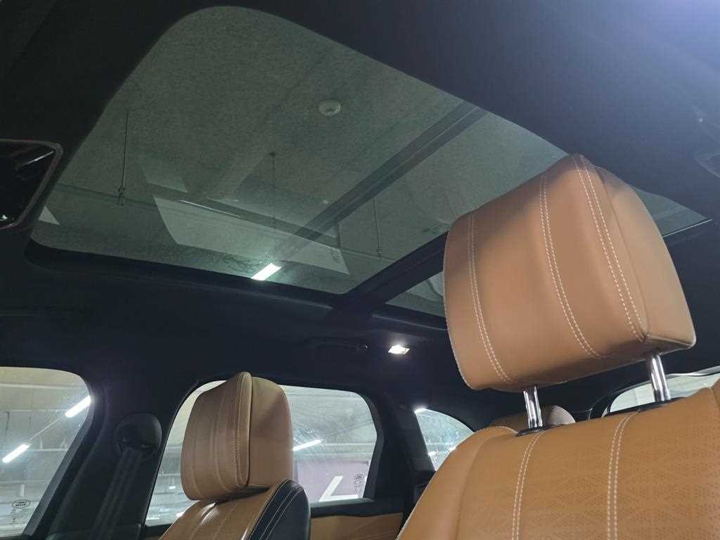 랜드로버 레인지로버 벨라 3.0 D300 R-다이나믹 HSE 이미지 15