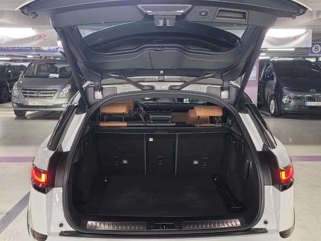 랜드로버 레인지로버 벨라 3.0 D300 R-다이나믹 HSE 이미지 17