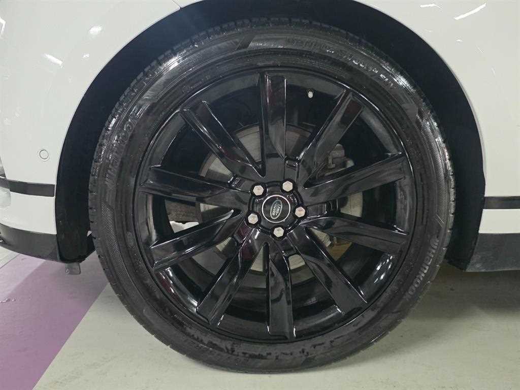 랜드로버 레인지로버 벨라 3.0 D300 R-다이나믹 HSE 이미지 18