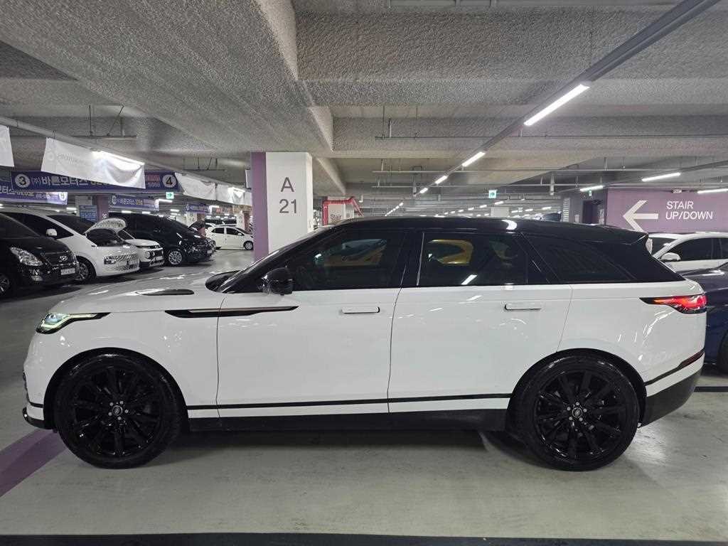 랜드로버 레인지로버 벨라 3.0 D300 R-다이나믹 HSE 이미지 3