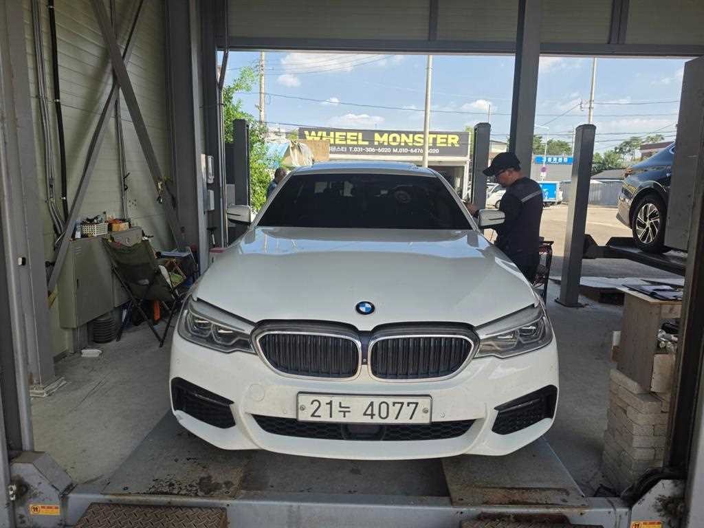 BMW 5시리즈 5시리즈 (G30) 520d xDrive M 스포츠 플러스 이미지 1