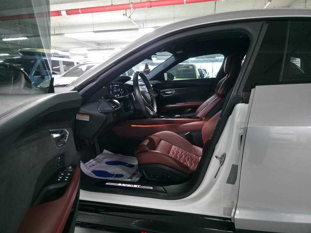 아우디 e-트론 GT GT 콰트로 프리미엄 이미지 11