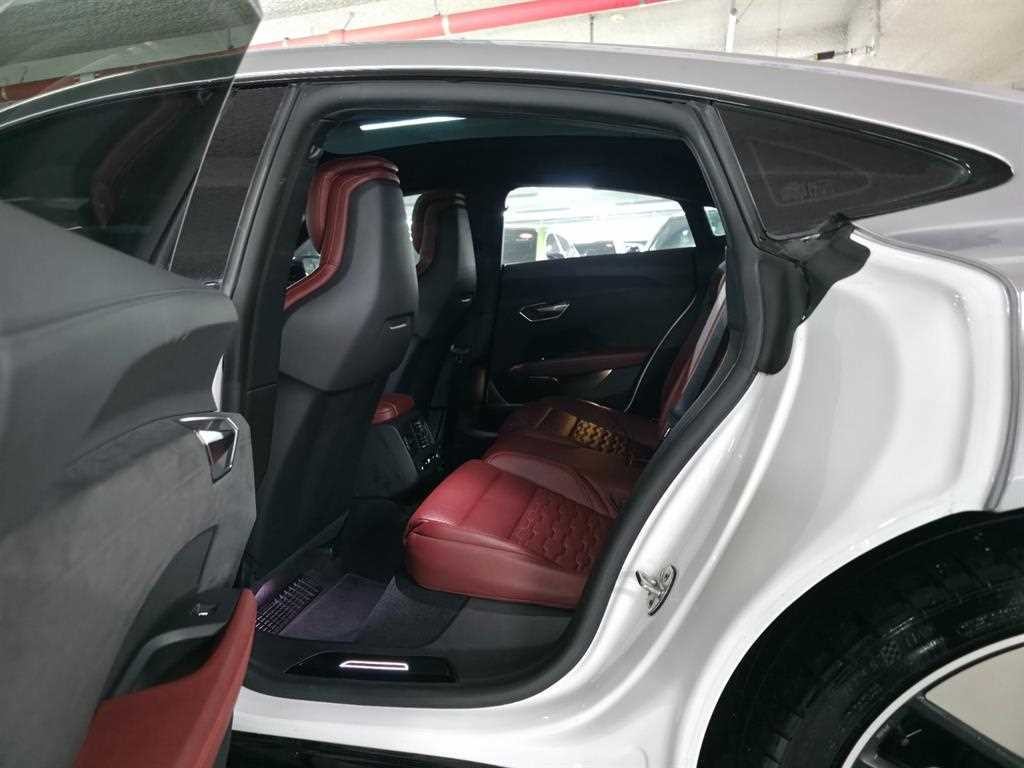 아우디 e-트론 GT GT 콰트로 프리미엄 이미지 15