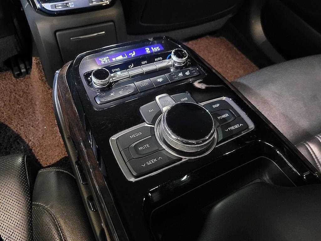 제네시스 EQ900 3.8 GDI AWD 프리미엄 럭셔리 이미지 17