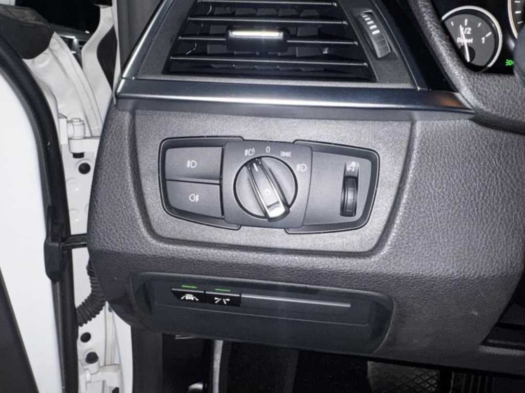 BMW 3시리즈 3시리즈 (F30) 320d 이미지 12