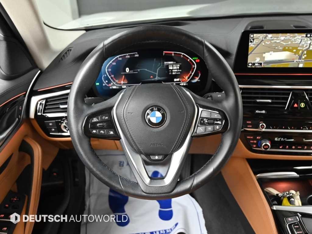 BMW 5시리즈 5시리즈 (G30) 520i 럭셔리 이미지 13