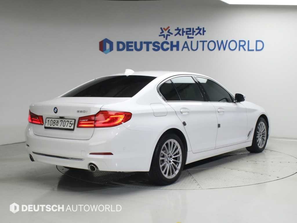 BMW 5시리즈 5시리즈 (G30) 520i 럭셔리 이미지 2