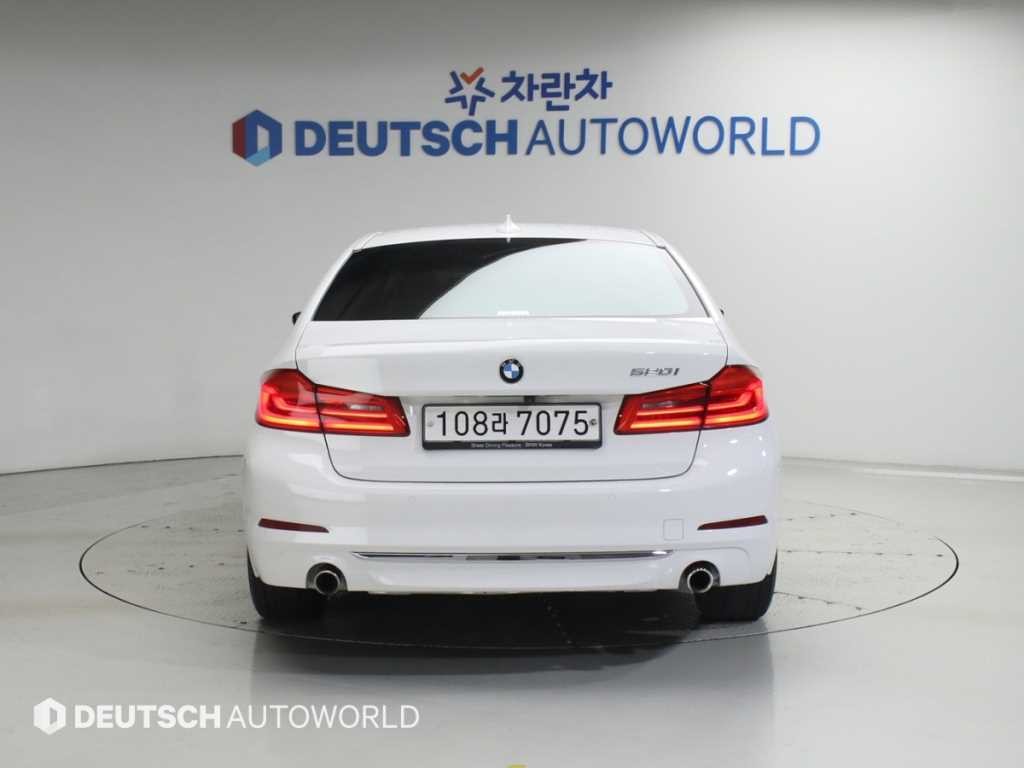 BMW 5시리즈 5시리즈 (G30) 520i 럭셔리 이미지 4