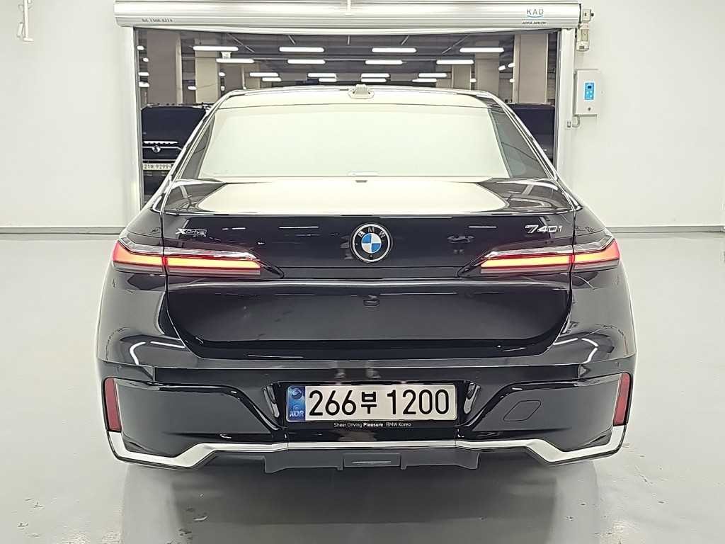 BMW 7시리즈 7시리즈 (G70) 740i xDrive M 스포츠 이미지 3