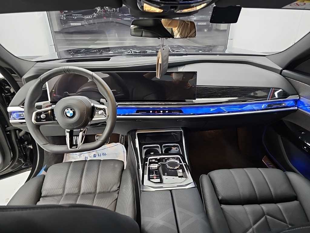 BMW 7시리즈 7시리즈 (G70) 740i xDrive M 스포츠 이미지 7