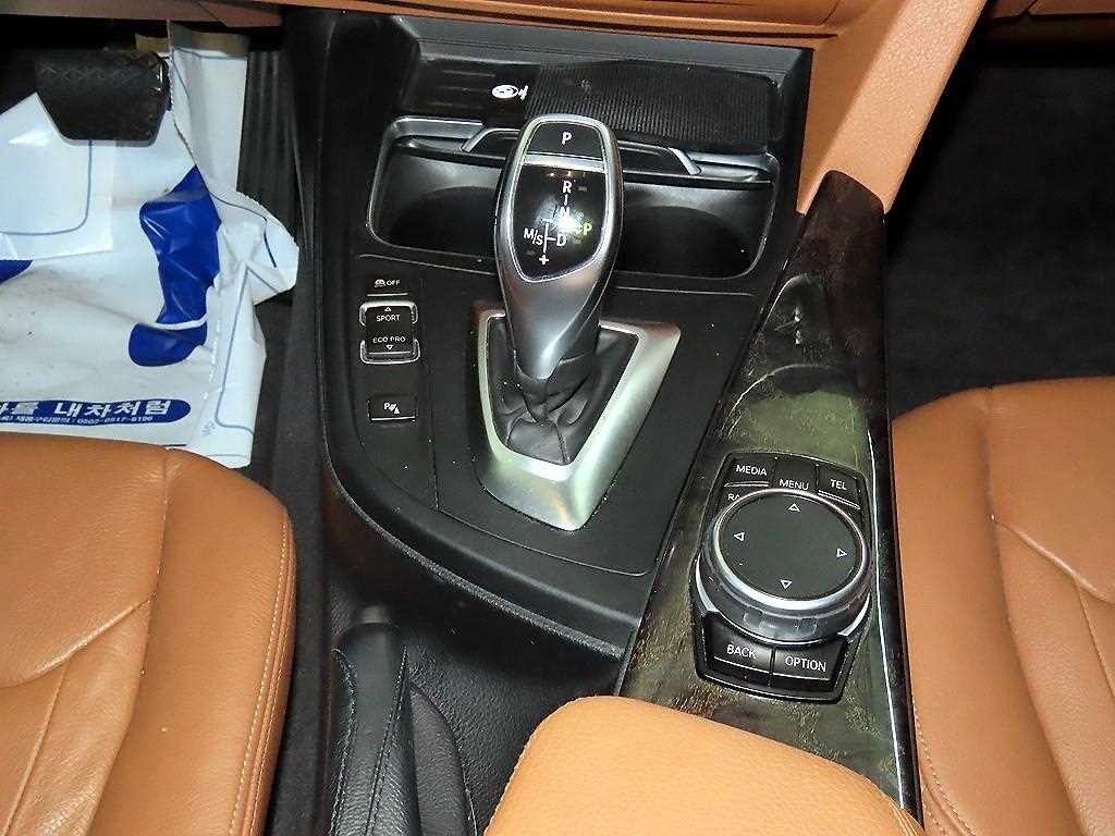 BMW 4시리즈 4시리즈 (F32) 420i 그란쿠페 럭셔리 이미지 12