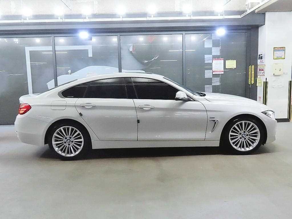 BMW 4시리즈 4시리즈 (F32) 420i 그란쿠페 럭셔리 이미지 3