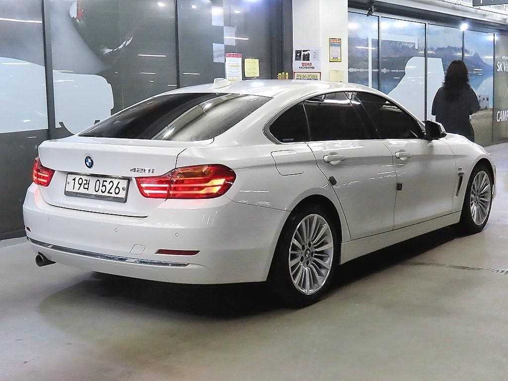 BMW 4시리즈 4시리즈 (F32) 420i 그란쿠페 럭셔리 이미지 4