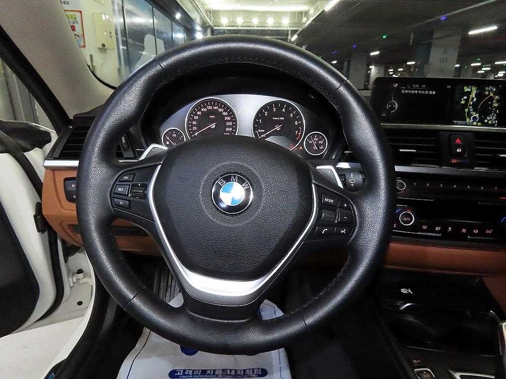BMW 4시리즈 4시리즈 (F32) 420i 그란쿠페 럭셔리 이미지 8