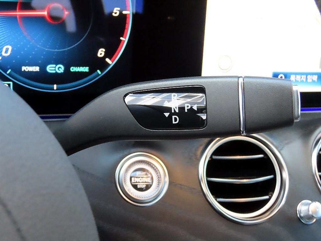벤츠 E 클래스 E-클래스 W213 E220d 4MATIC AMG라인 이미지 11