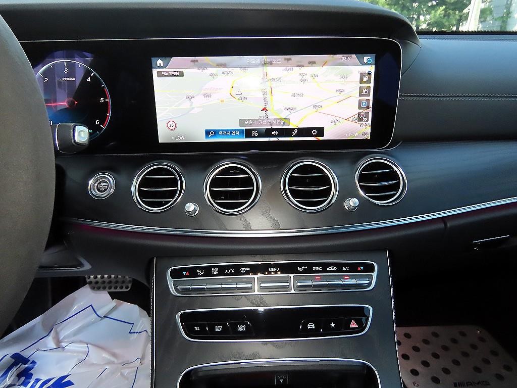 벤츠 E 클래스 E-클래스 W213 E220d 4MATIC AMG라인 이미지 14