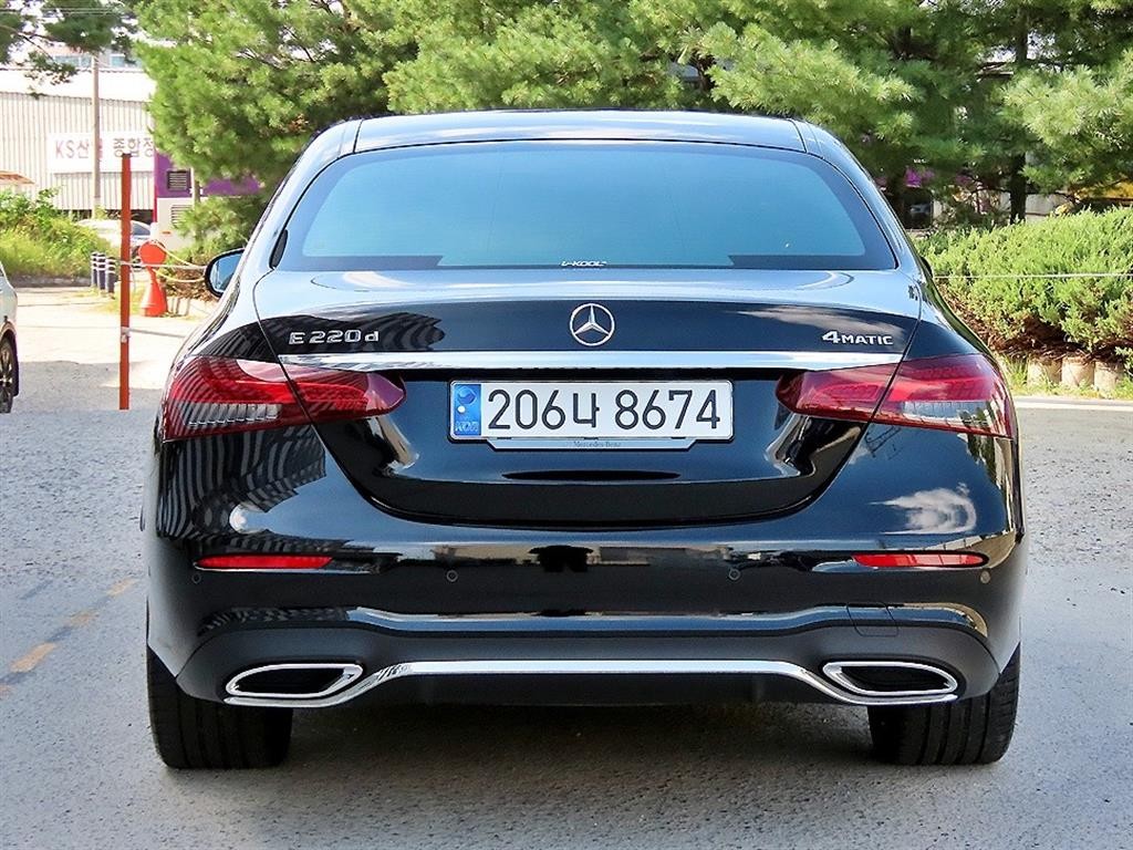 벤츠 E 클래스 E-클래스 W213 E220d 4MATIC AMG라인 이미지 4