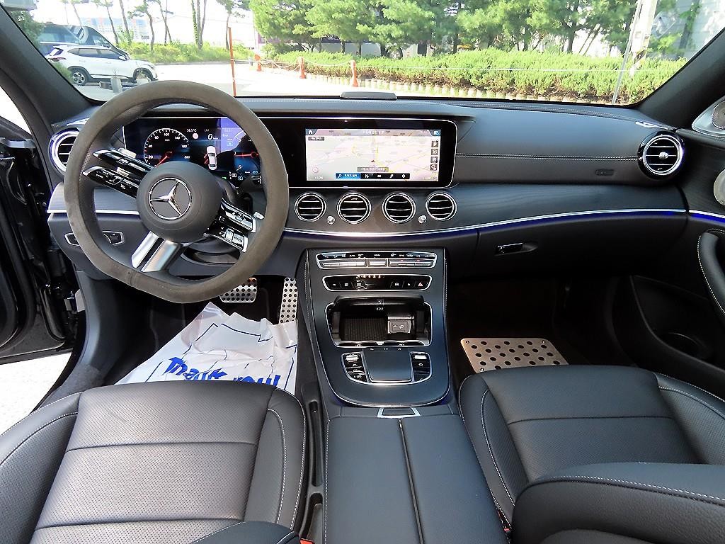벤츠 E 클래스 E-클래스 W213 E220d 4MATIC AMG라인 이미지 7