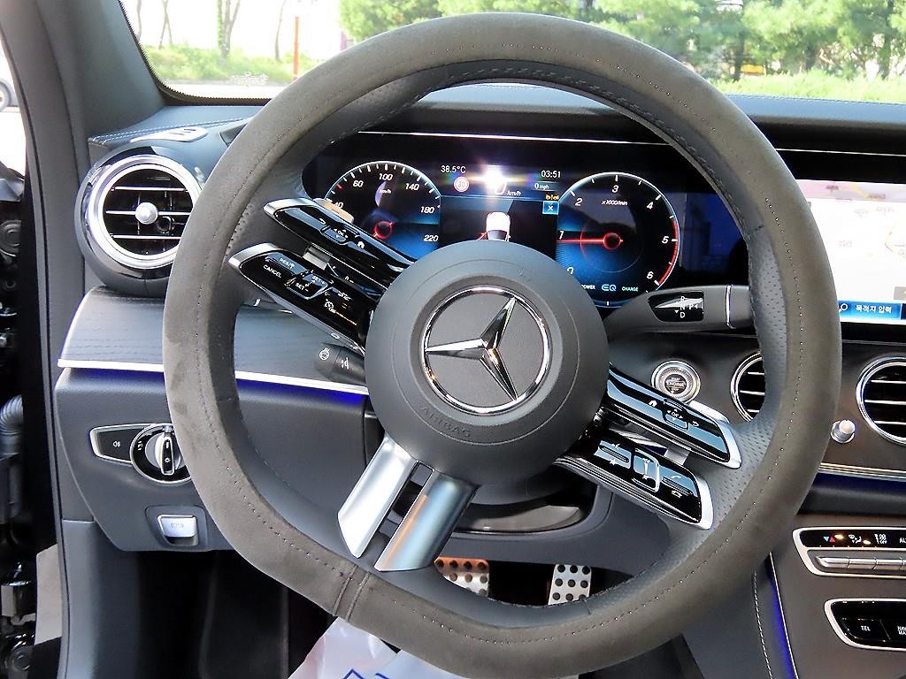 벤츠 E 클래스 E-클래스 W213 E220d 4MATIC AMG라인 이미지 8