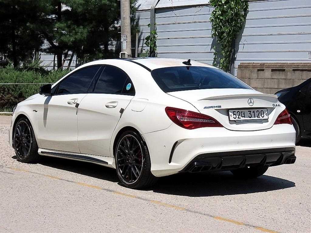 벤츠 CLA 클래스 CLA클래스 CLA 45 AMG 4MATIC 이미지 3
