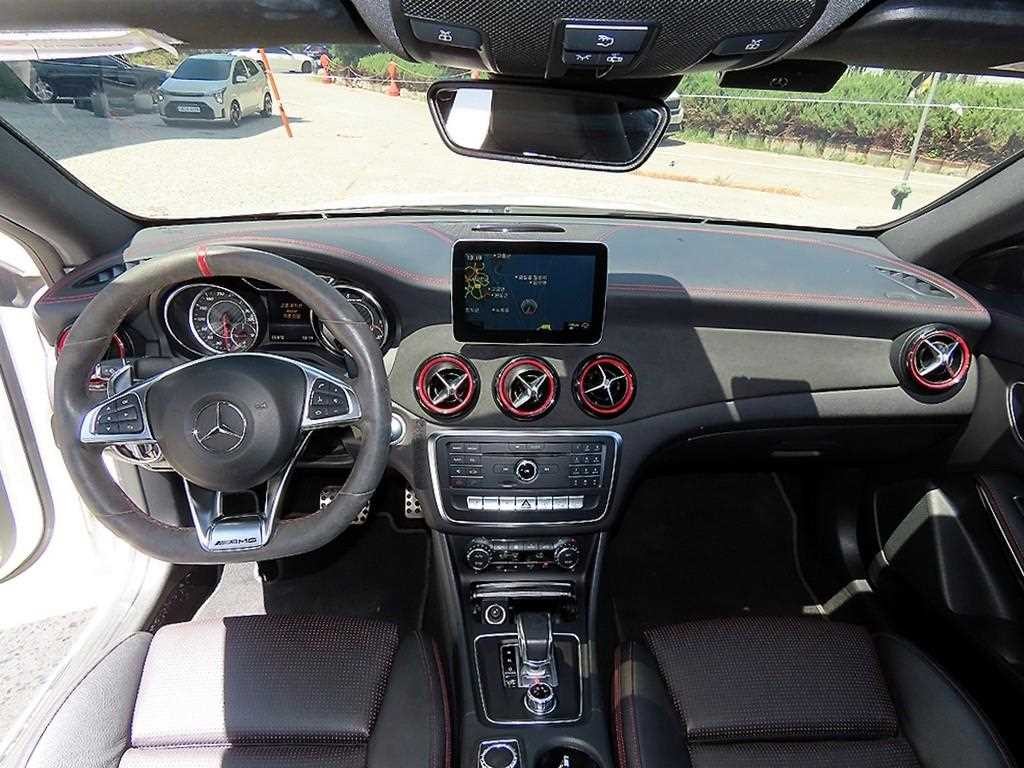 벤츠 CLA 클래스 CLA클래스 CLA 45 AMG 4MATIC 이미지 7