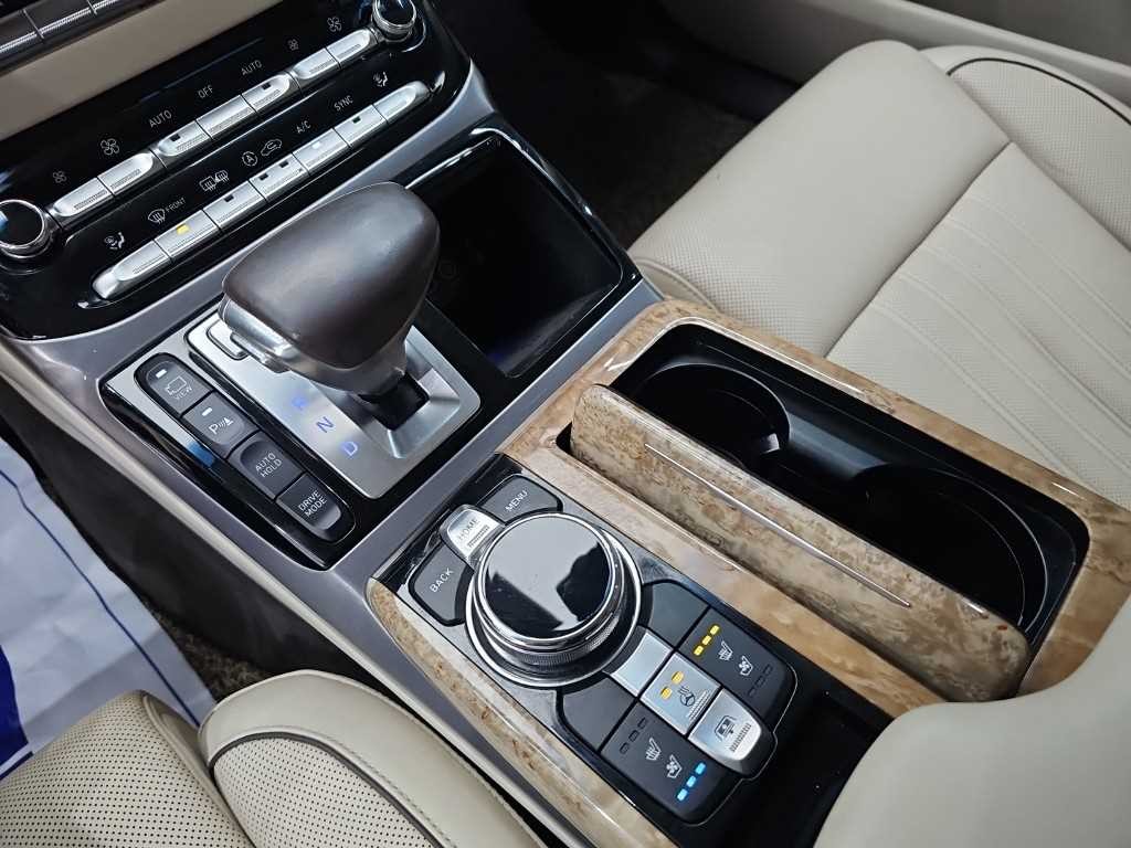 제네시스 EQ900 3.8 GDI AWD 프리미엄 럭셔리 이미지 8