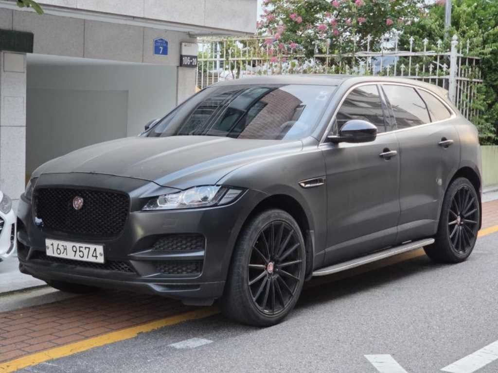 재규어 F-PACE 20d 프레스티지 이미지 2