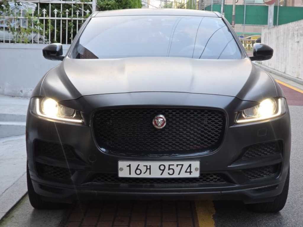 재규어 F-PACE 20d 프레스티지 이미지 3