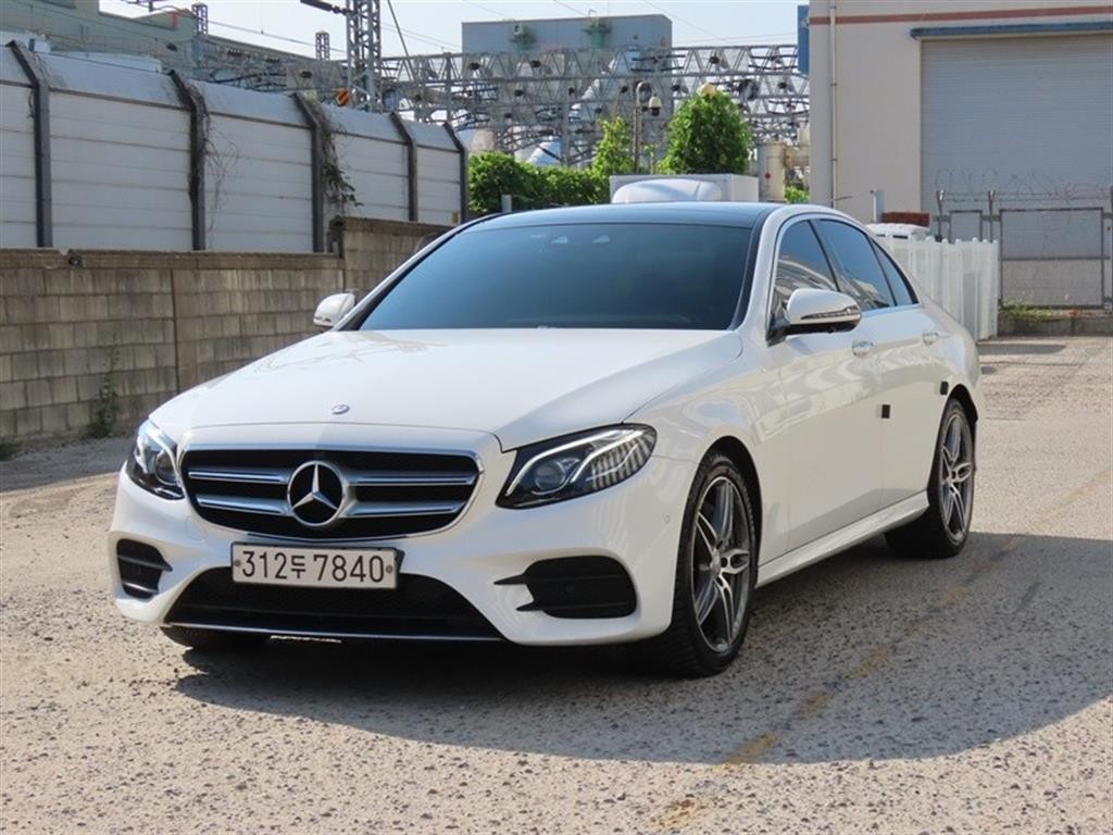 벤츠 E 클래스 E-클래스 W213 E300 AMG LINE 이미지 2