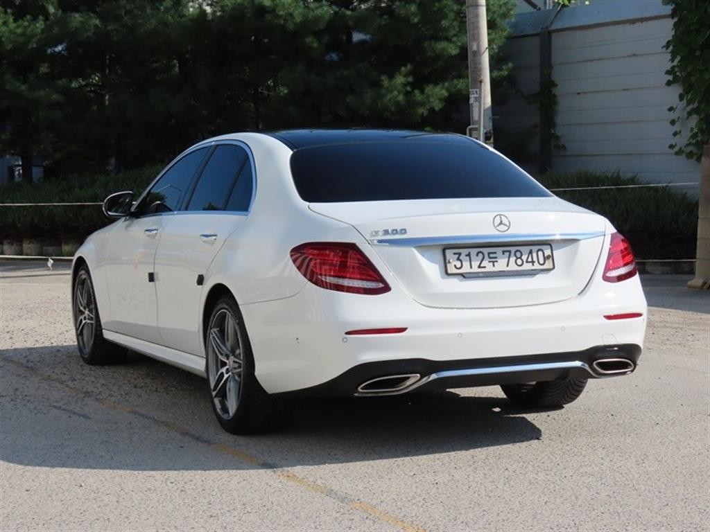 벤츠 E 클래스 E-클래스 W213 E300 AMG LINE 이미지 3