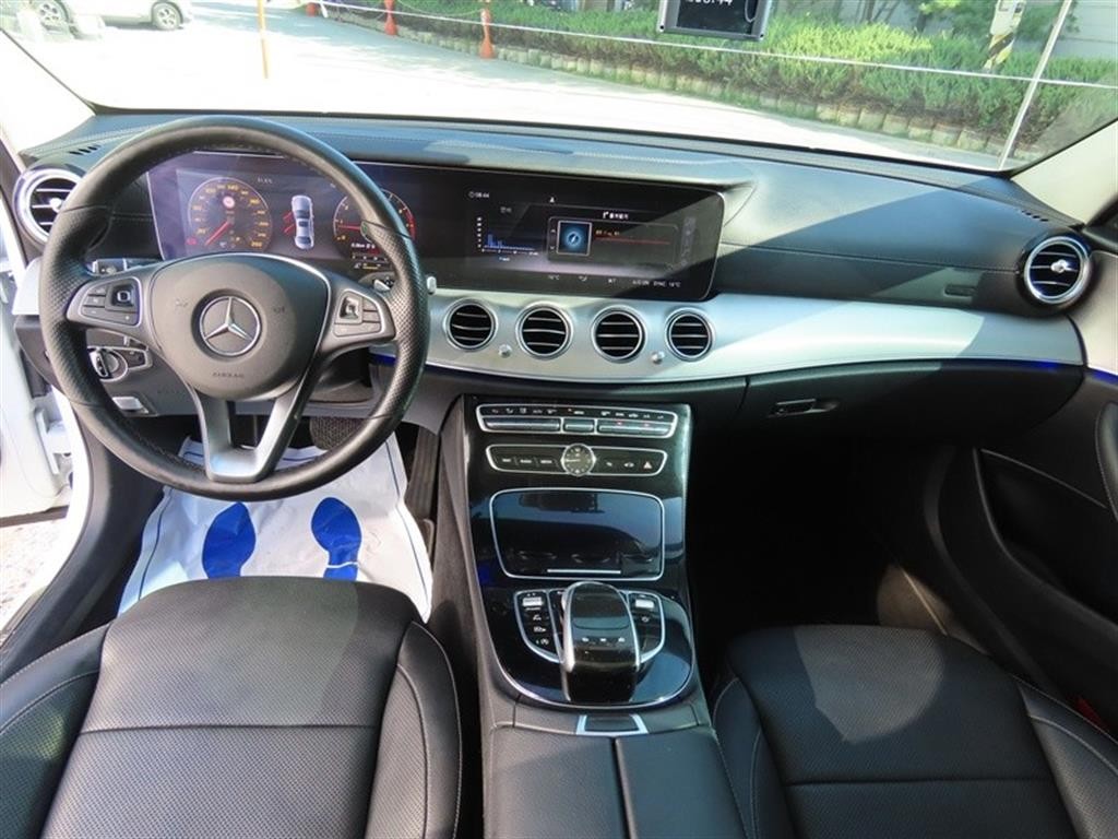 벤츠 E 클래스 E-클래스 W213 E300 AMG LINE 이미지 8