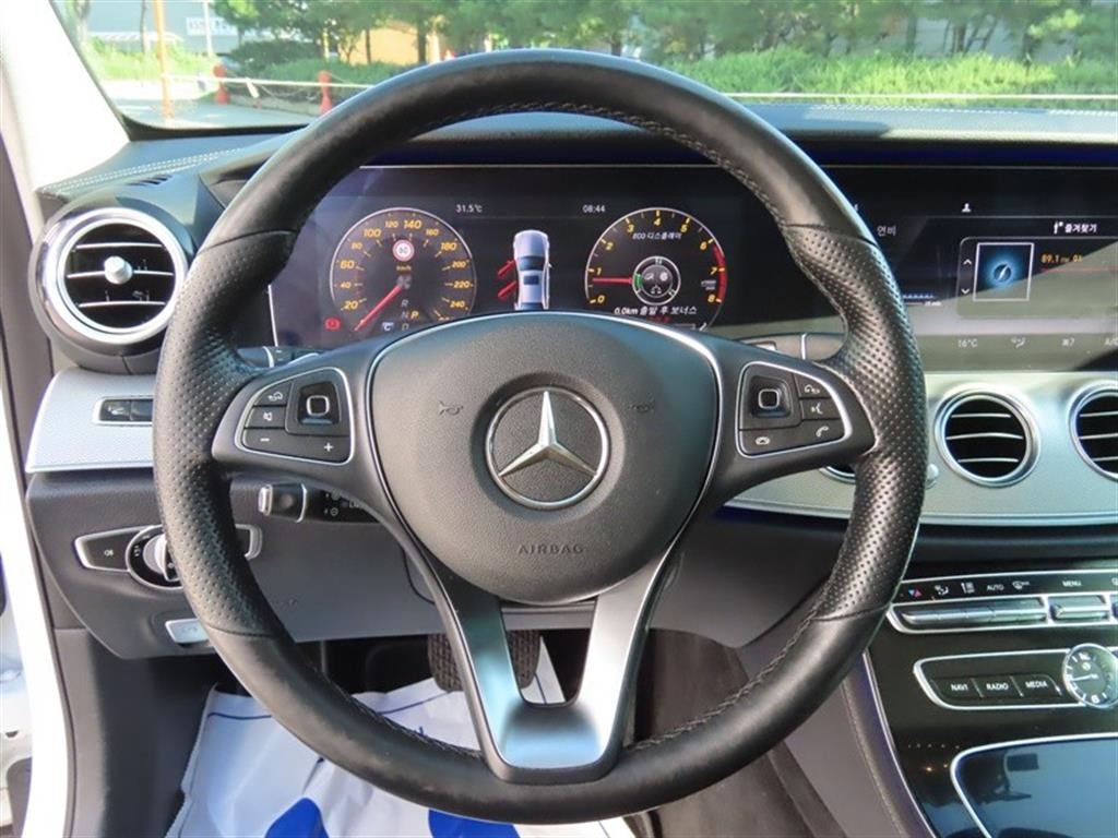 벤츠 E 클래스 E-클래스 W213 E300 AMG LINE 이미지 9
