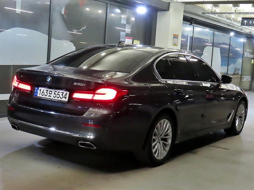 BMW 5시리즈 5시리즈 (G30) 530i xDrive 럭셔리 이미지 4