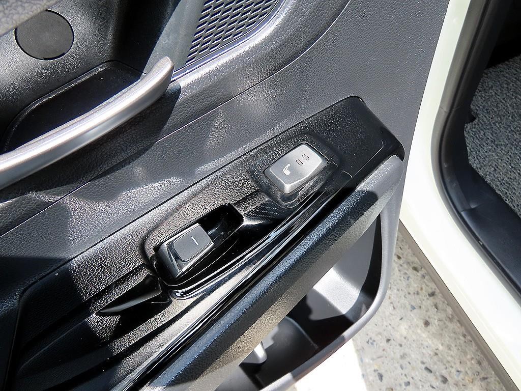KG모빌리티(쌍용) 코란도 뷰티풀코란도 2WD 가솔린 1.5 C5 플러스 이미지 18