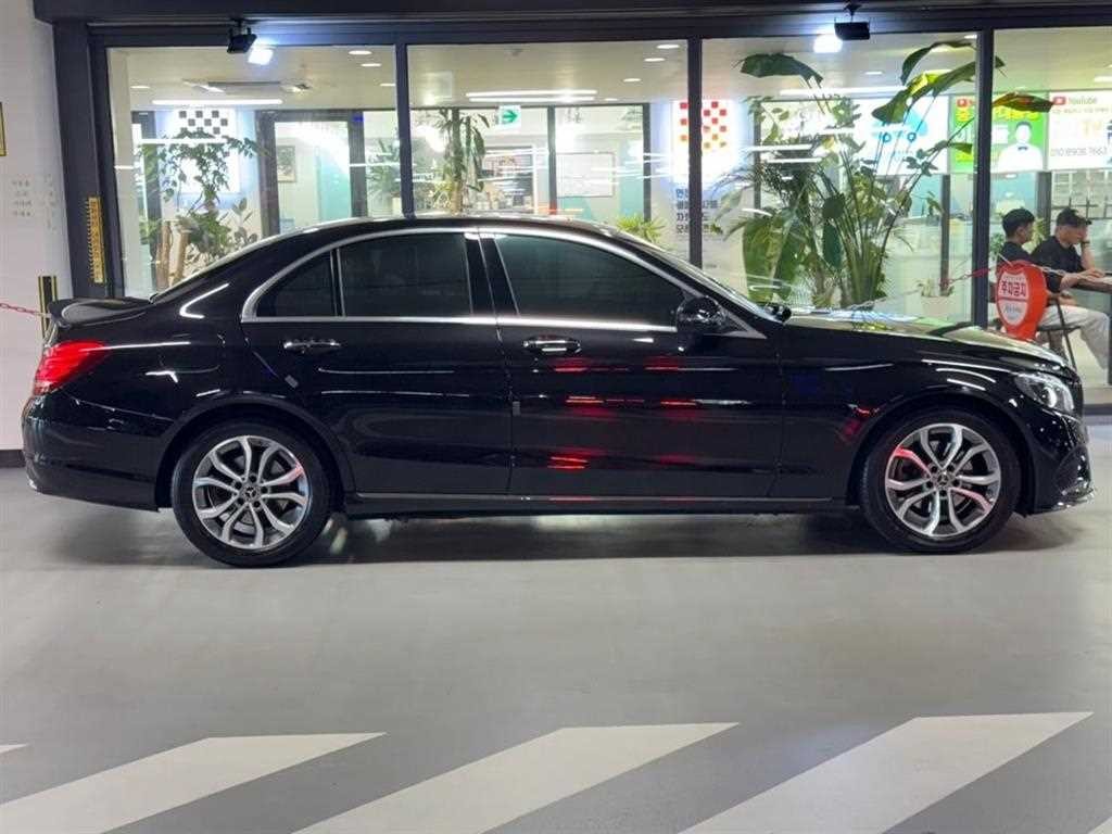 벤츠 C 클래스 C클래스 W205 C200 아방가르드 이미지 3