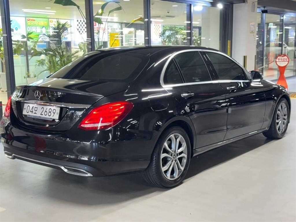 벤츠 C 클래스 C클래스 W205 C200 아방가르드 이미지 4