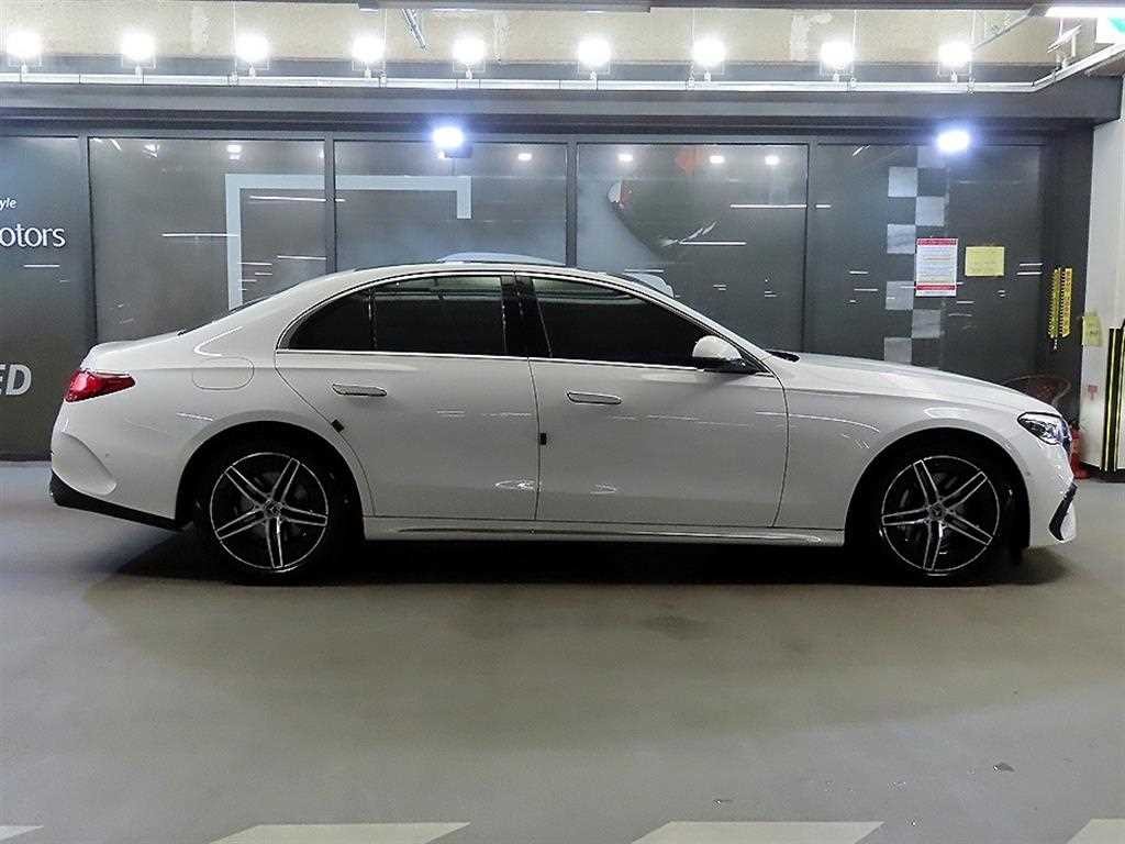 벤츠 E 클래스 E-클래스 W214 E300 4MATIC AMG Line 이미지 3