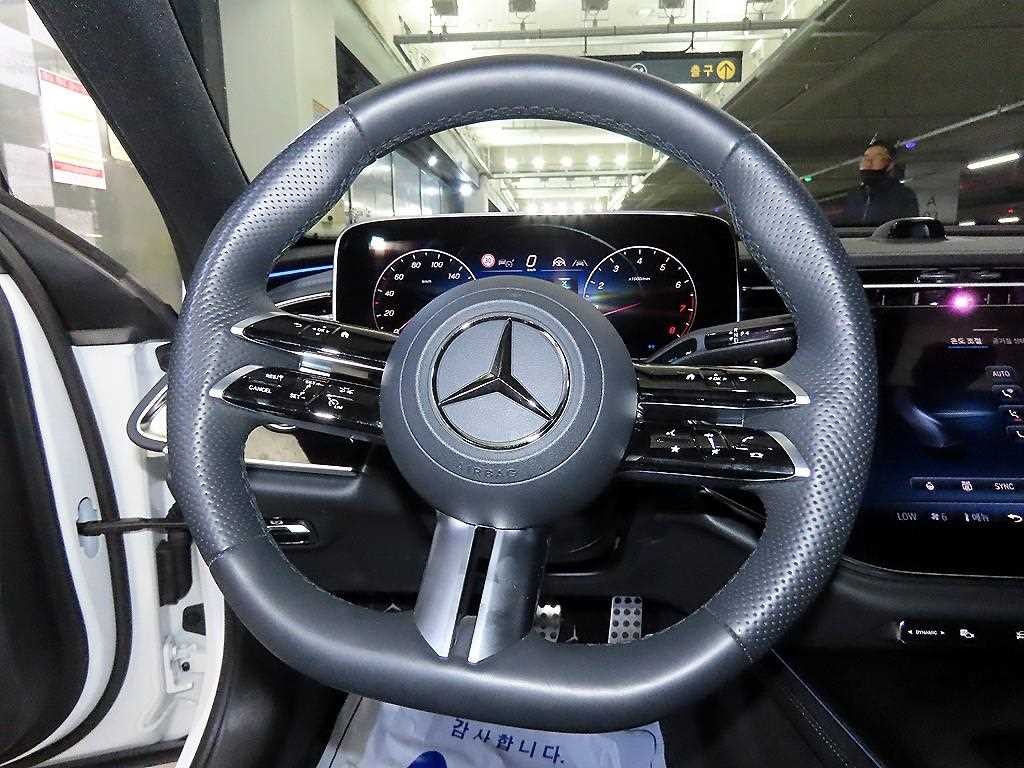 벤츠 E 클래스 E-클래스 W214 E300 4MATIC AMG Line 이미지 8