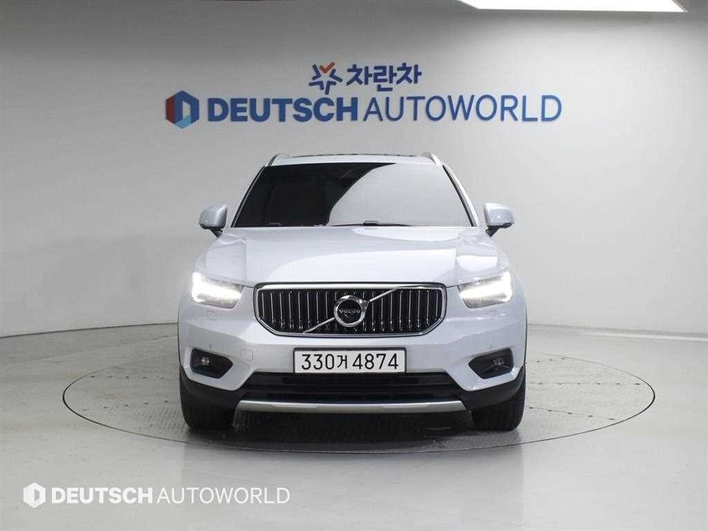 볼보 XC40 B4 AWD 인스크립션 이미지 3