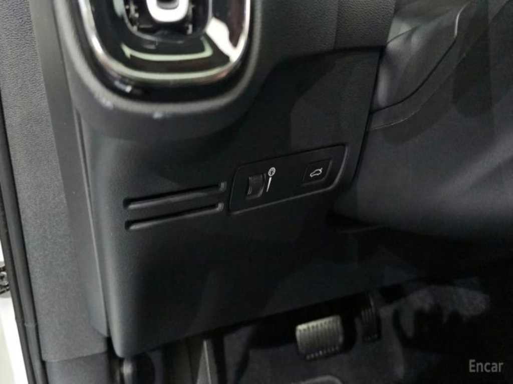 볼보 XC40 B4 AWD R-디자인 이미지 13