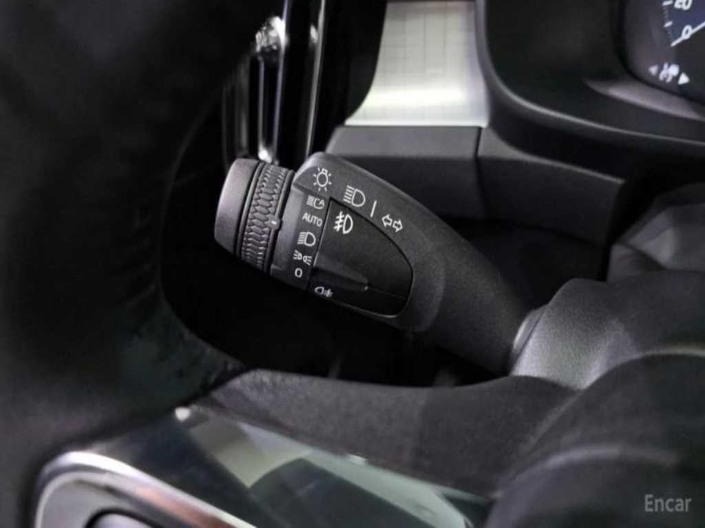 볼보 XC40 B4 AWD R-디자인 이미지 15
