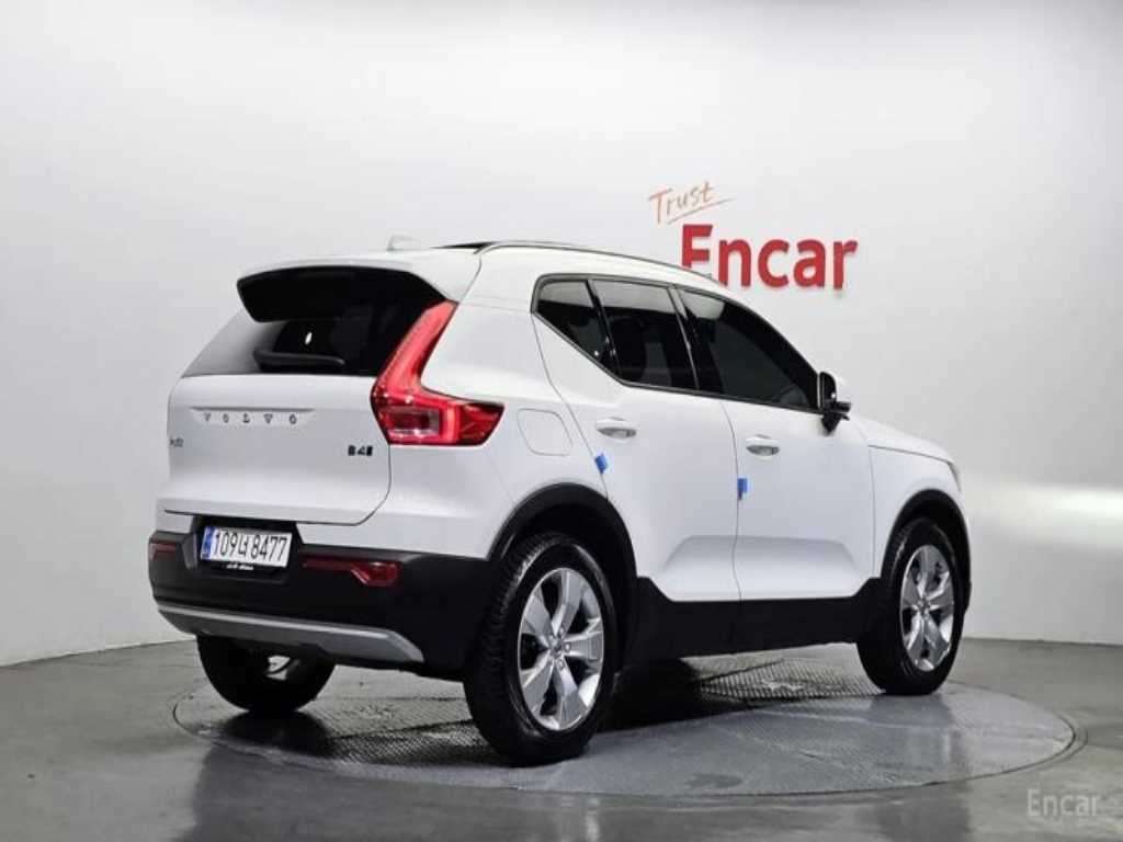 볼보 XC40 B4 AWD R-디자인 이미지 2