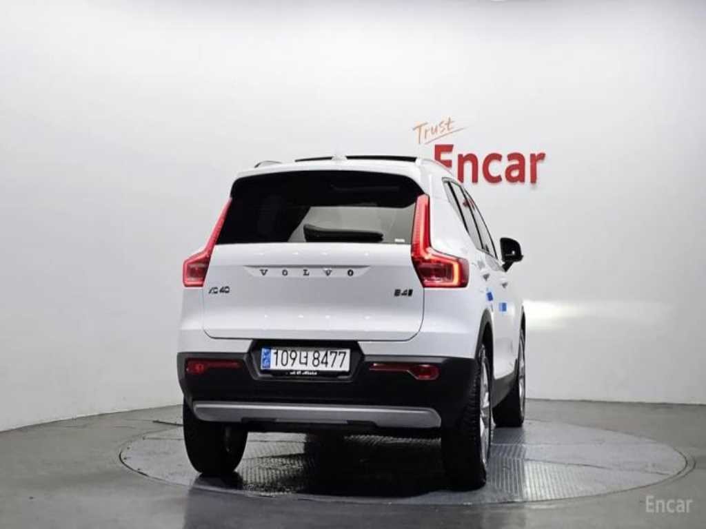 볼보 XC40 B4 AWD R-디자인 이미지 4