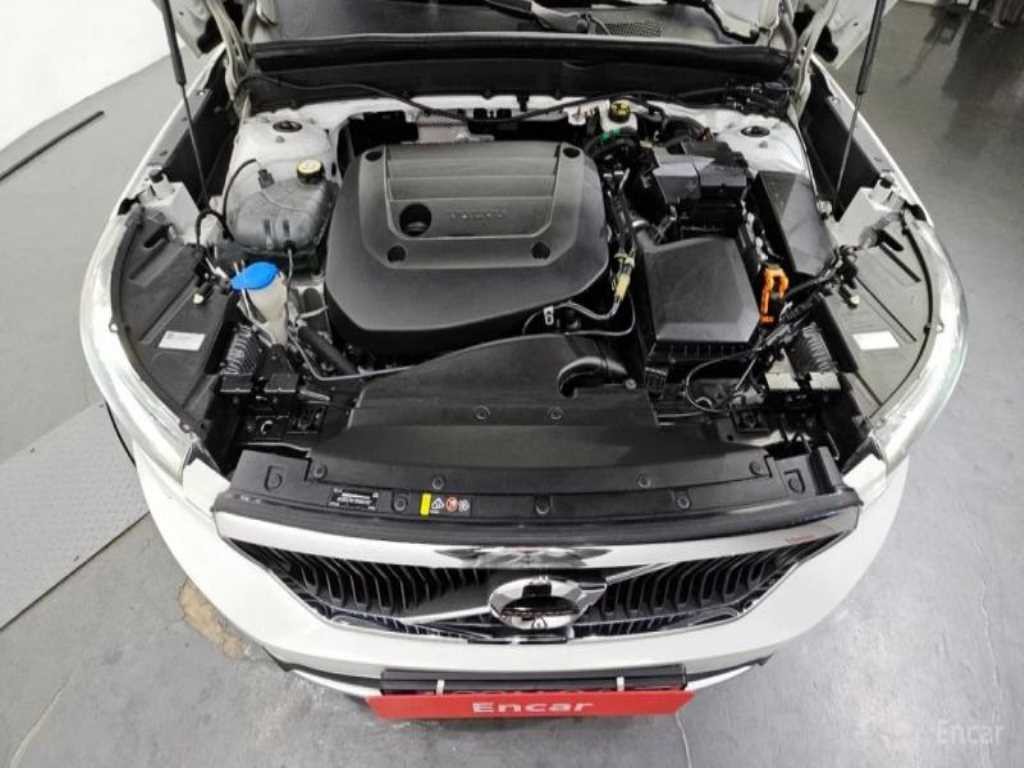 볼보 XC40 B4 AWD R-디자인 이미지 6