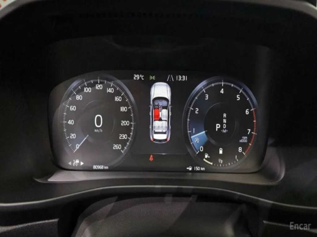 볼보 XC40 B4 AWD R-디자인 이미지 8