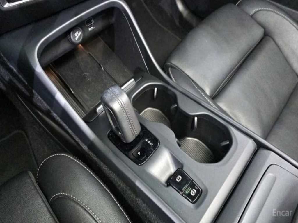 볼보 XC40 B4 AWD R-디자인 이미지 9